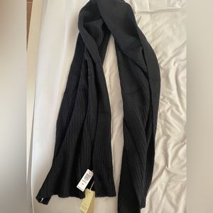 Aritzia Wilfred Free Scarf